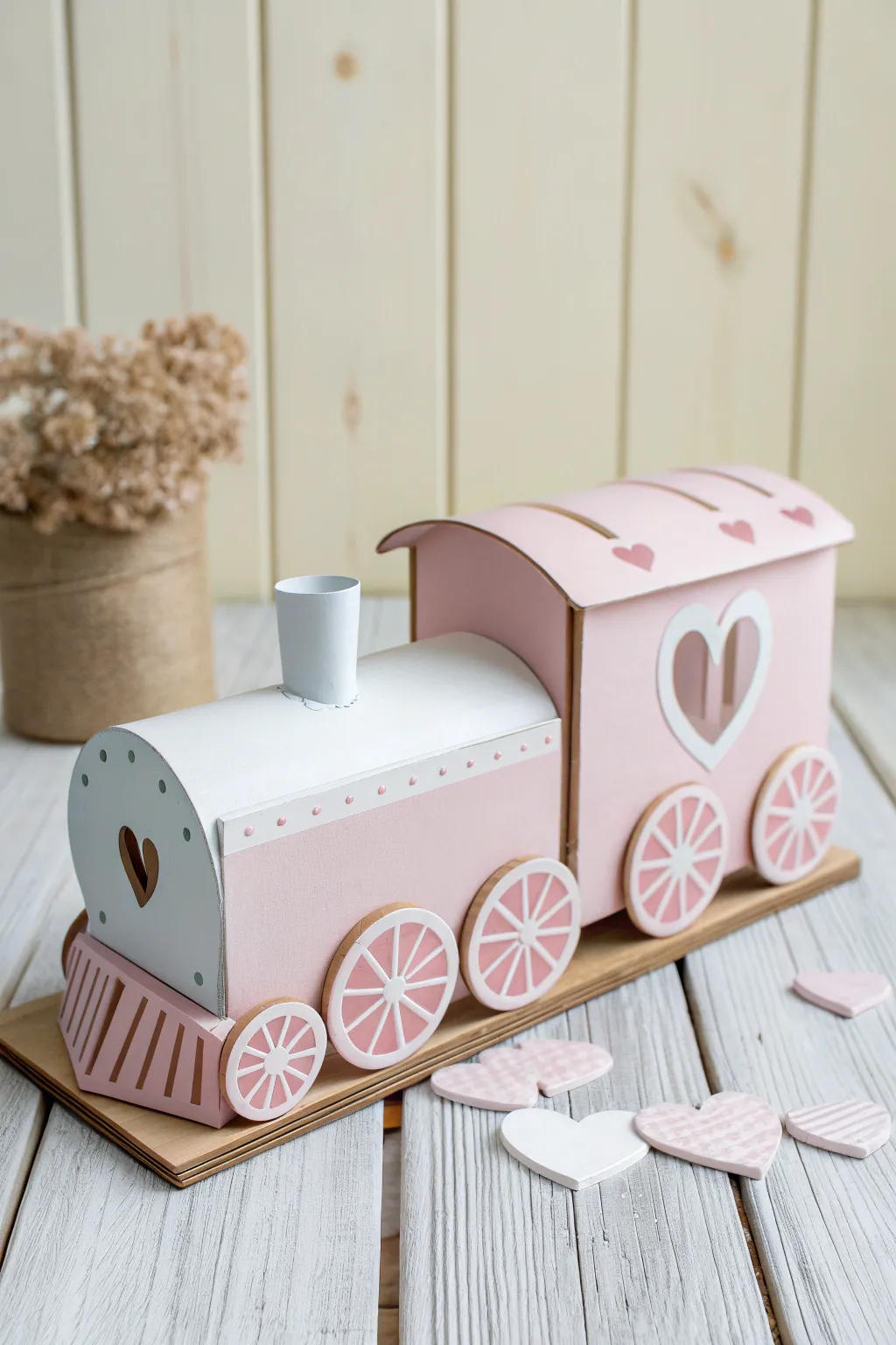 All aboard the Valentine's Express: A charming train treasure box for little adventurers!