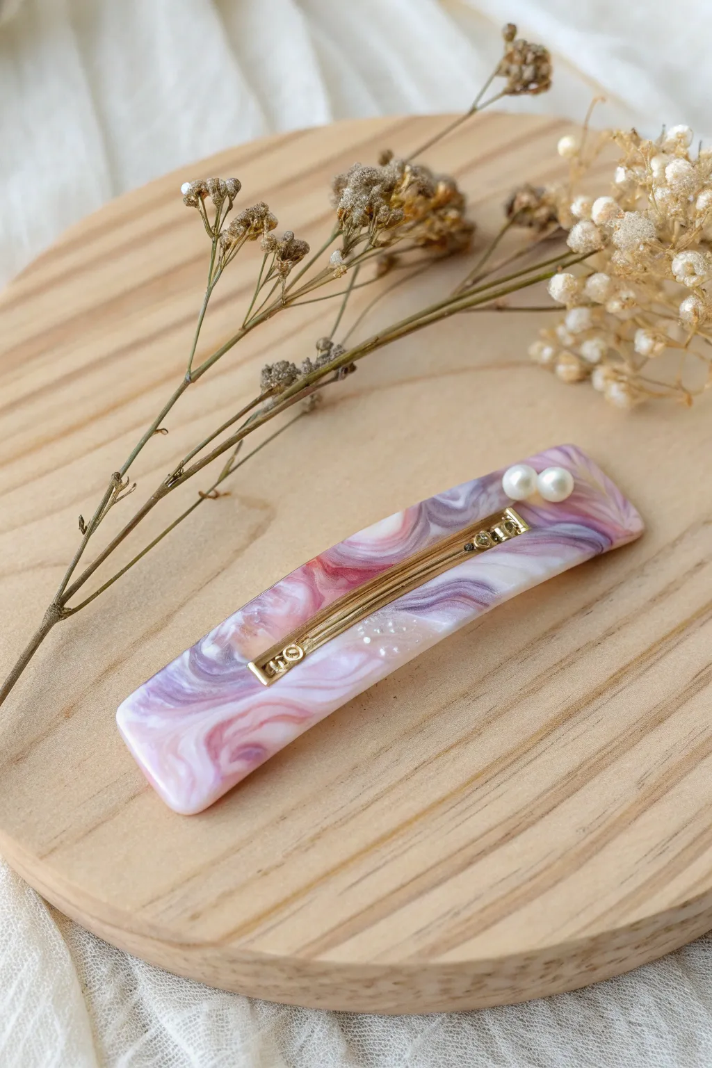 Elevate your style with elegant resin hair accessories that blend simplicity and natural beauty.