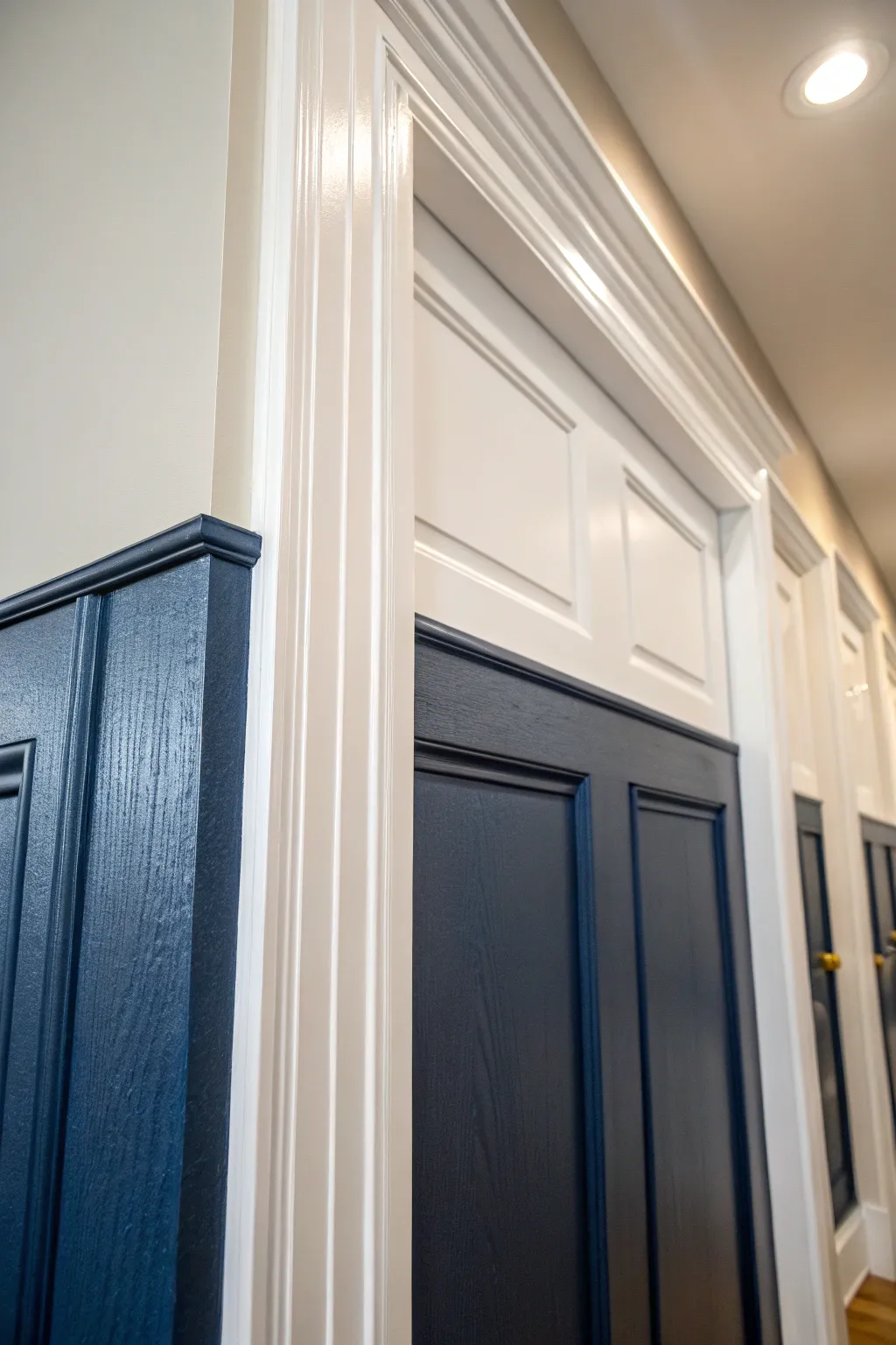 A bold statement in two tones: Elevate your space with contrasting door trim.