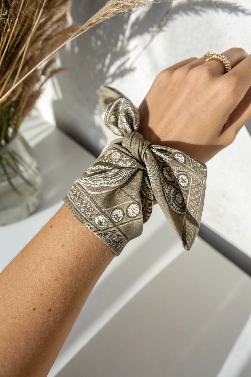 Elevate your style with a simple yet chic bandana wrist wrap – a touch of boho for your minimalist look.