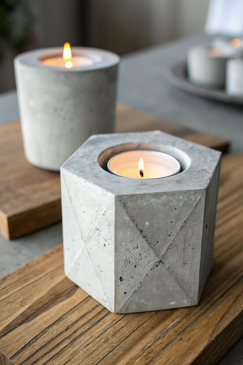 Craft your own modern masterpiece: Concrete candle holders for a sleek, masculine touch.