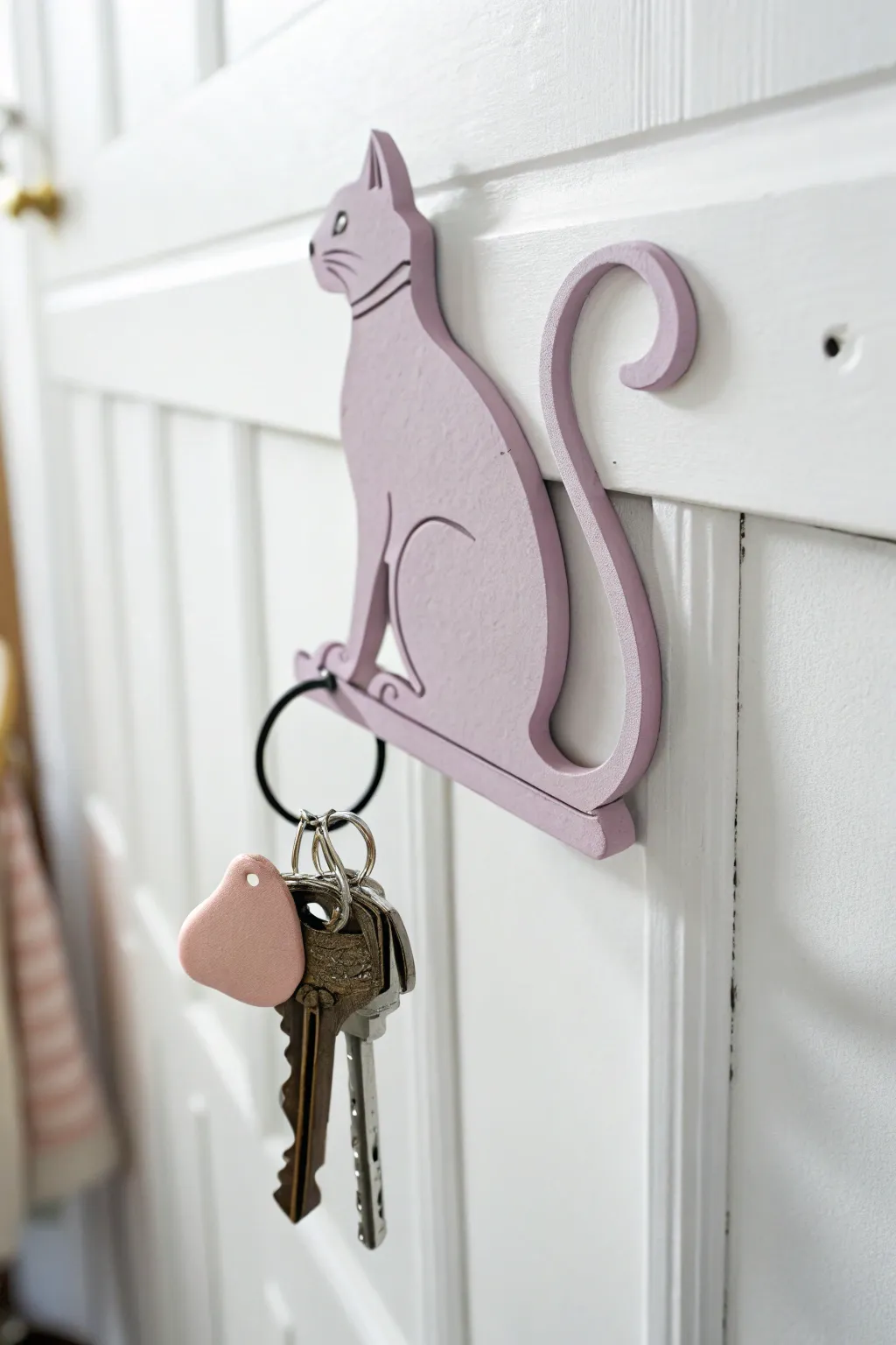 Keep your keys stylishly in place with this charming cat key holder, a perfect blend of minimalist design and boho flair!