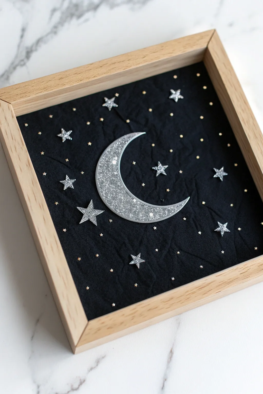 Embrace the beauty of a starlit night with this minimalist diorama masterpiece. 🌙✨
