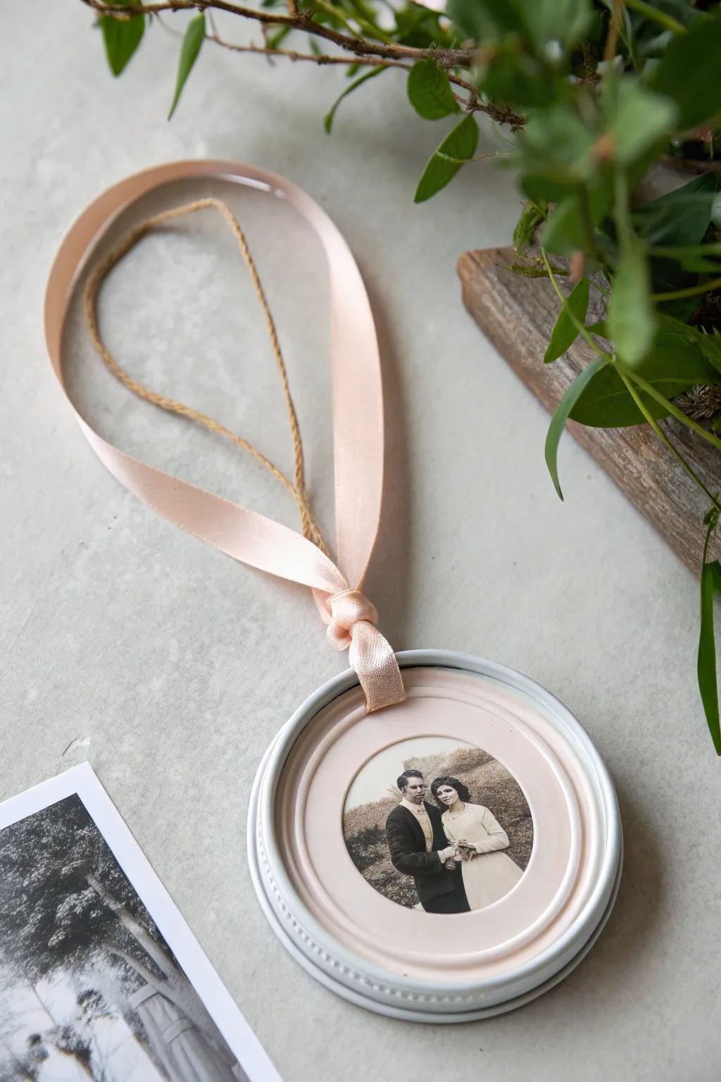 Transform old jar lids into charming photo ornaments for a touch of minimalist elegance.