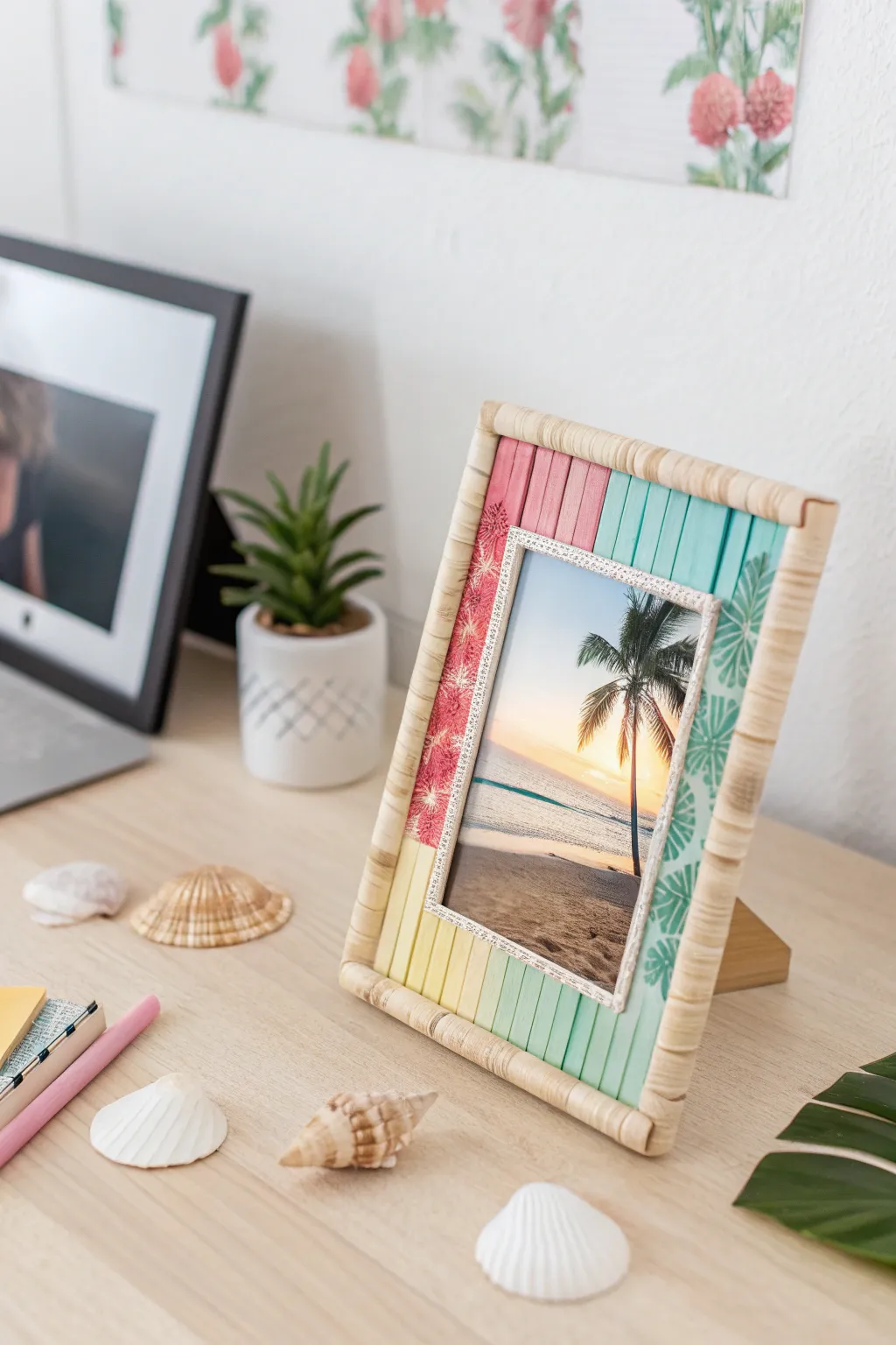 Capture the essence of a luau with this charming tropical photo frame, a perfect blend of simplicity and exotic flair.