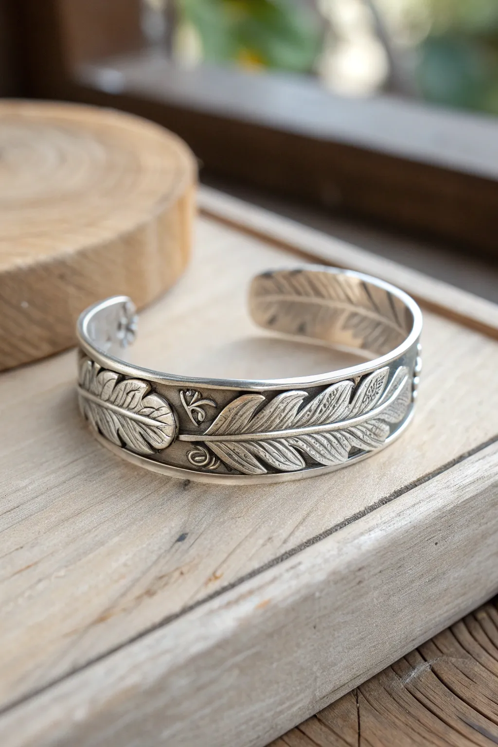 Embrace nature's elegance with our handcrafted leaf motif bracelet—where simplicity meets natural beauty.