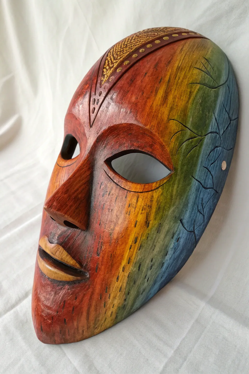 Discover the art of emotions through color: a minimalist mask that speaks volumes.