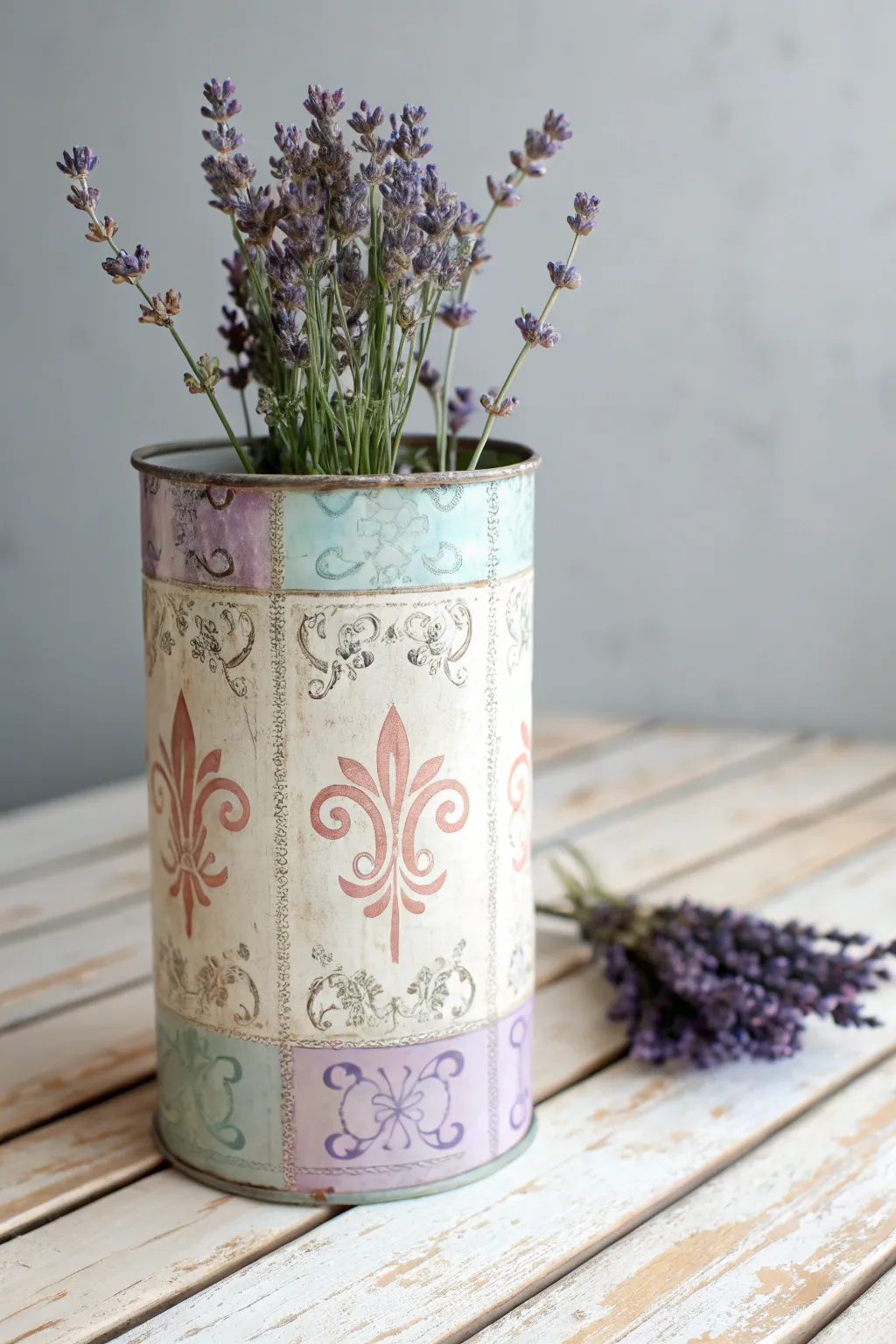 Transform everyday cans into chic French vintage vases—add a touch of Parisian elegance to your home!