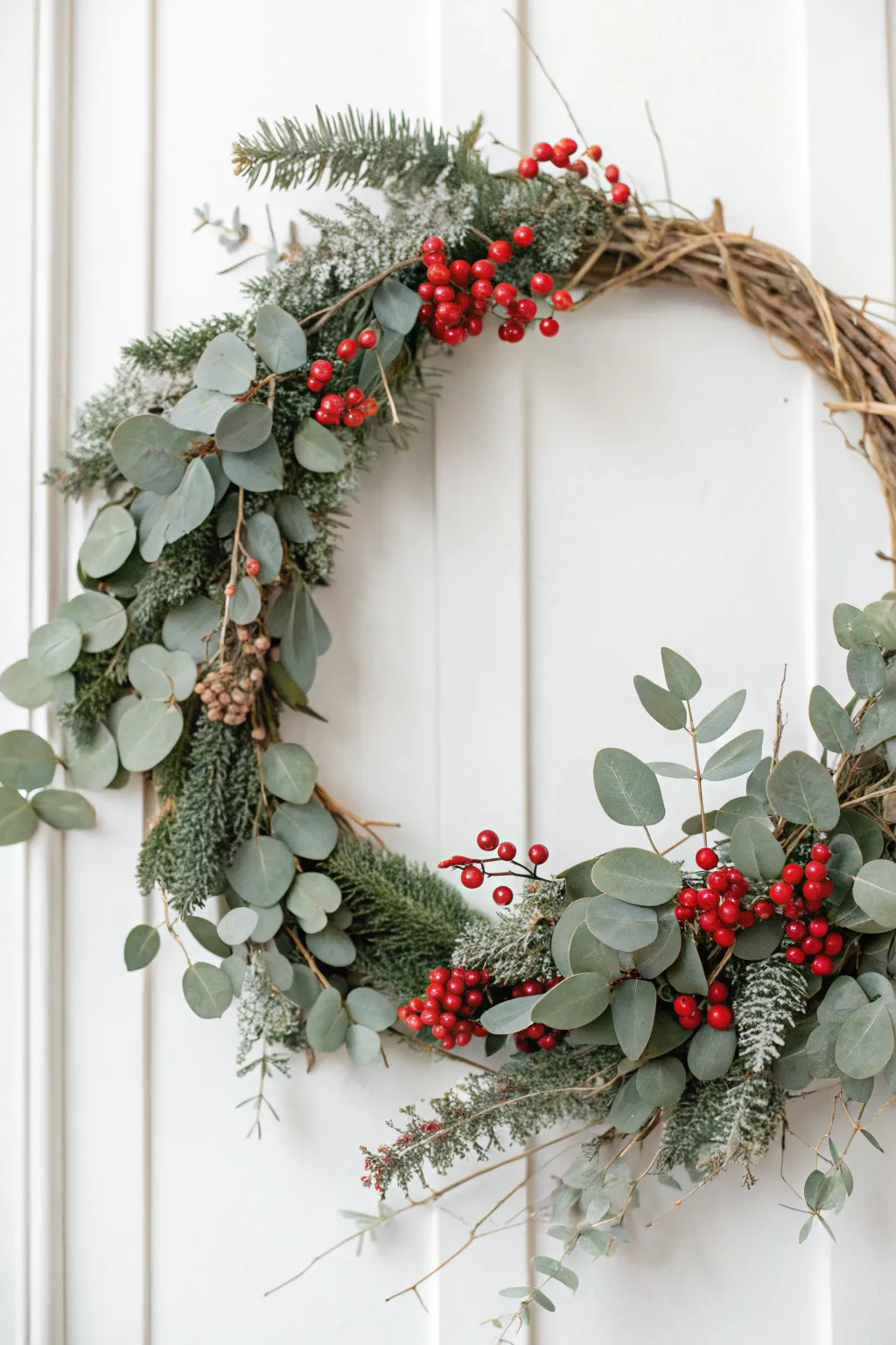 Embrace the beauty of simplicity with a modern Christmas wreath that redefines tradition.