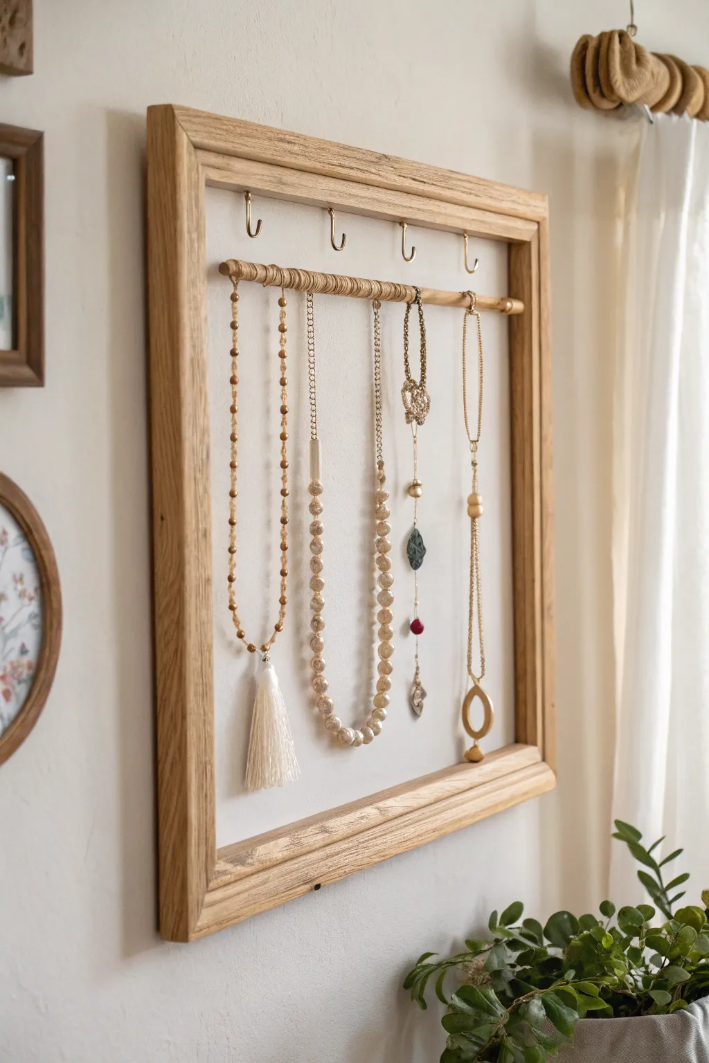 Transform your space with a charming DIY necklace holder that blends simplicity and elegance.