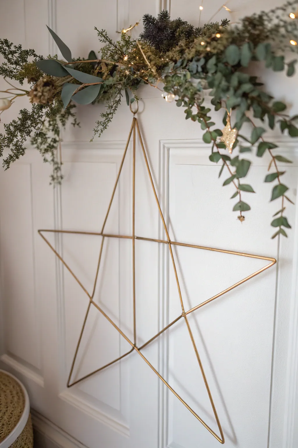 Elevate your decor with a touch of minimalist elegance: a handcrafted metal star wreath that shines in simplicity.