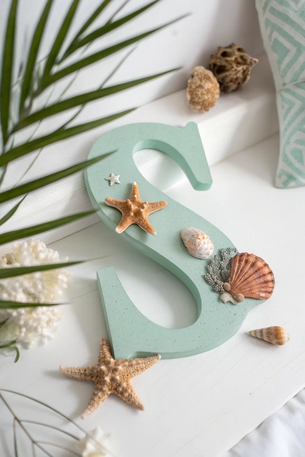 Add a whimsical touch to your decor with this sea-inspired letter S, perfect for beach lovers!