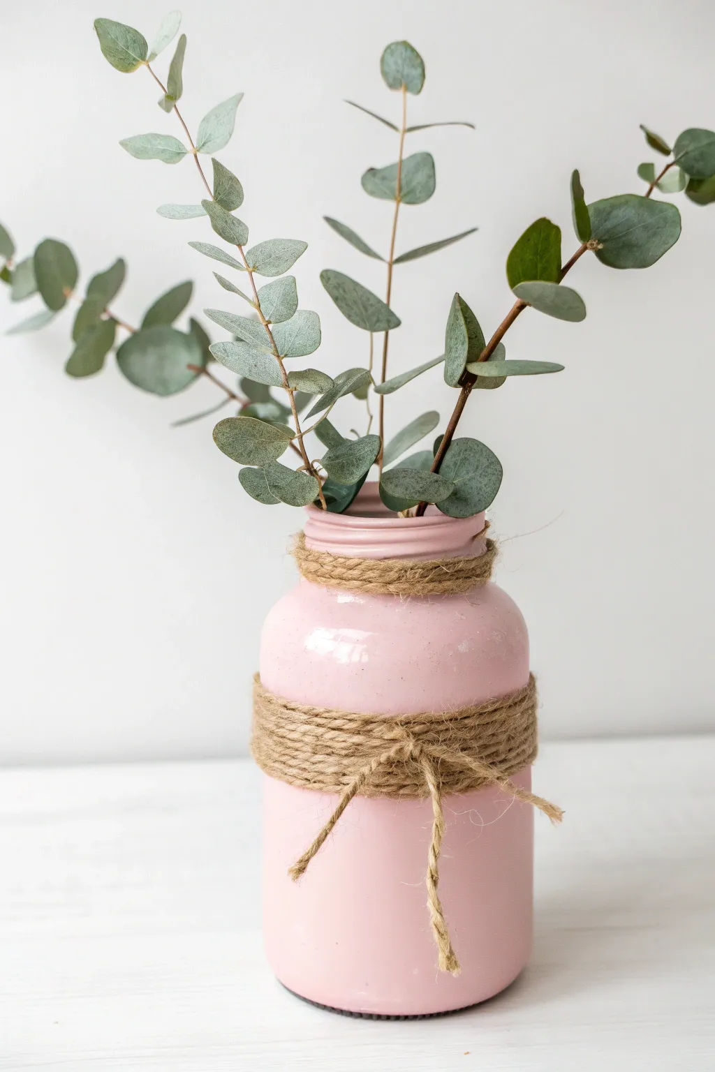 Transform everyday jars into chic, eco-friendly decor pieces—perfect for adding a touch of elegance to any space!
