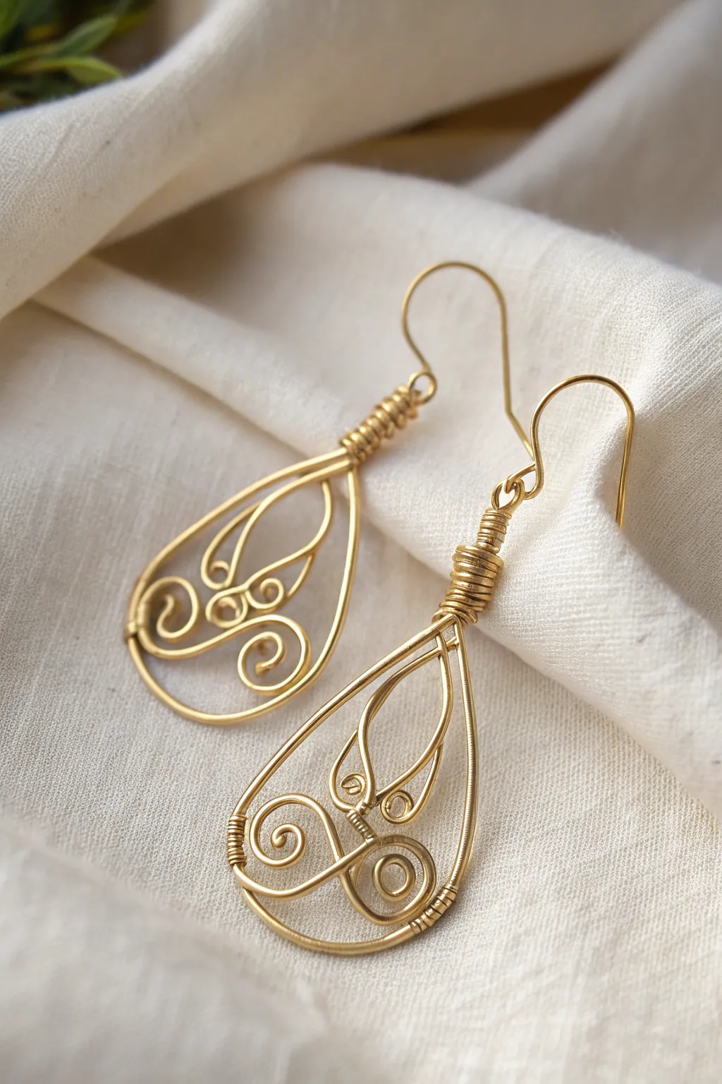 Discover the art of swirls with this handcrafted earring, where simplicity meets elegance.