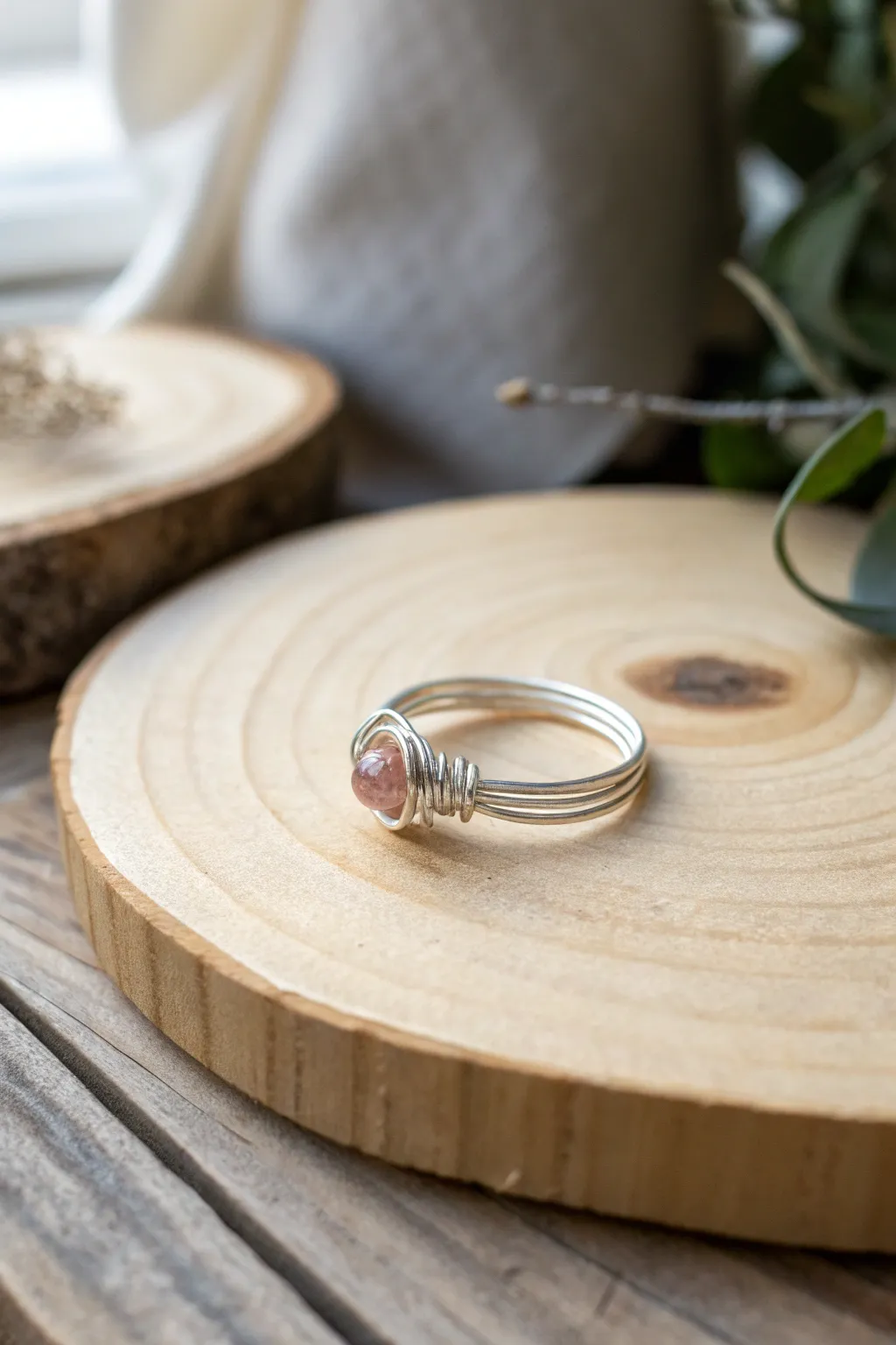 Discover the elegance of simplicity with this handcrafted adjustable wire ring, a perfect blend of minimalist design and boho charm.