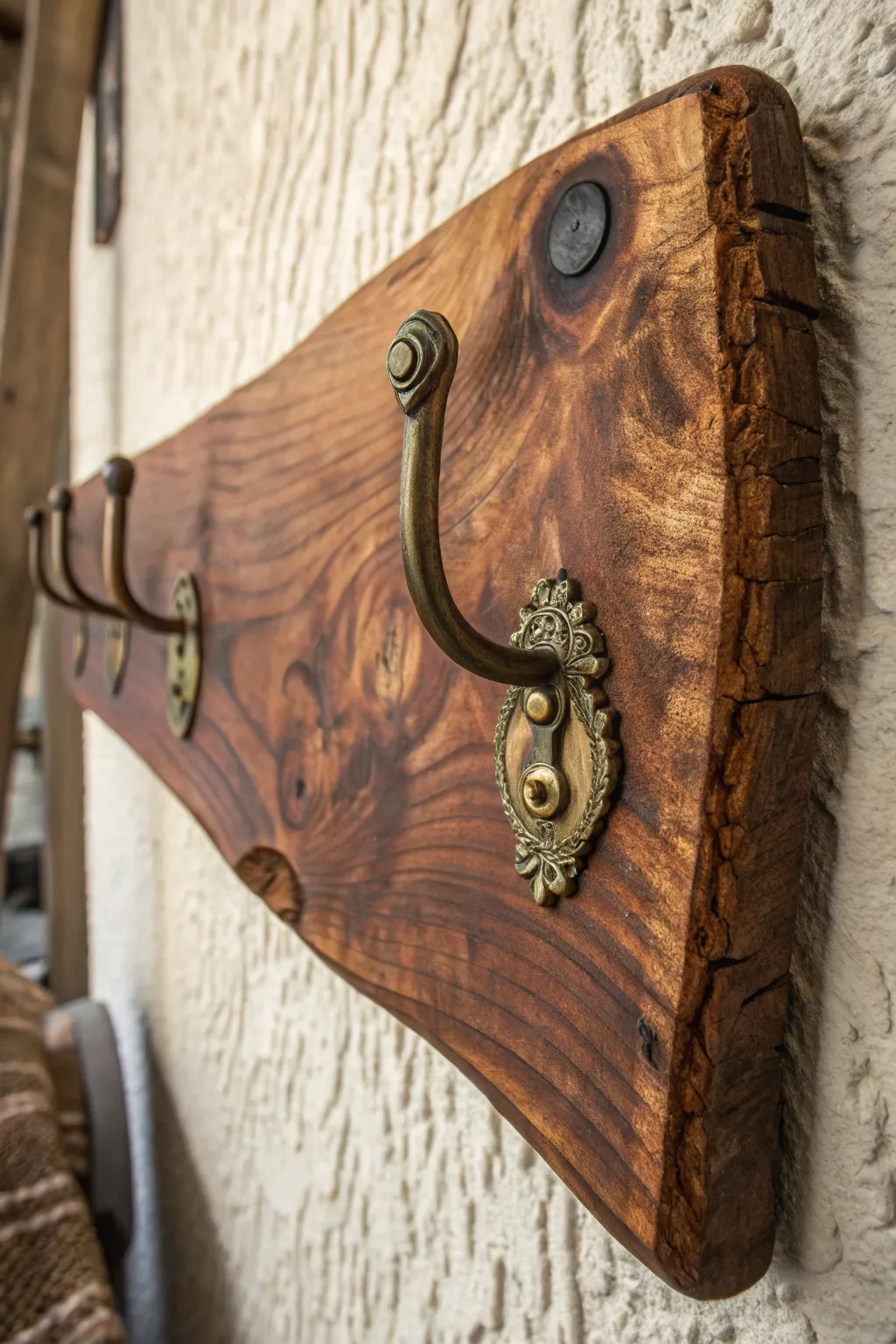 Elevate your entryway with handcrafted rustic wall hooks that blend functionality with timeless style.