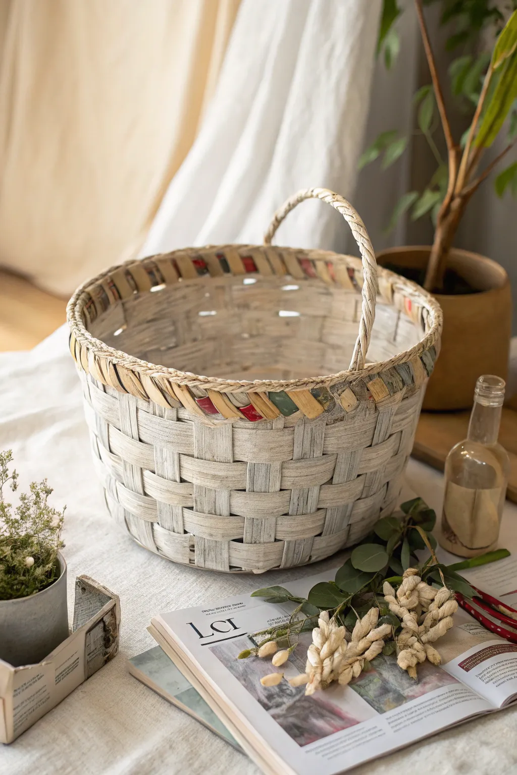 Transform old newspapers into a stunning upcycled basket that blends vintage charm with minimalist elegance.