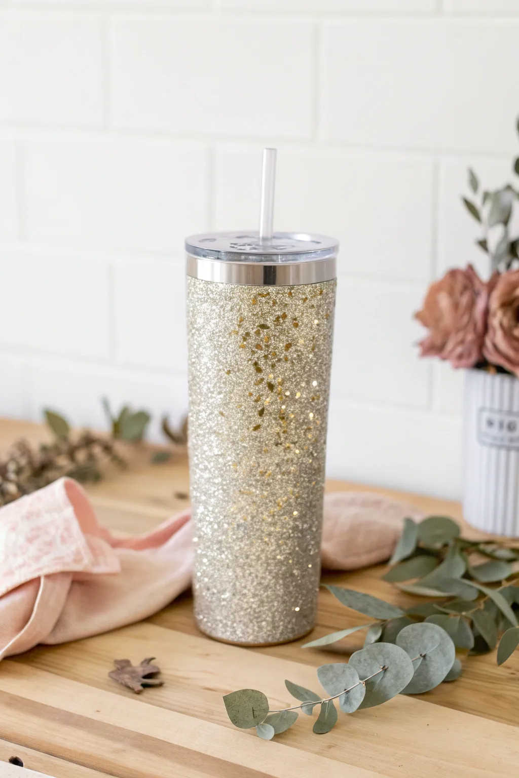 Sparkle in simplicity: This glitter tumbler is the perfect blend of shine and minimalism.