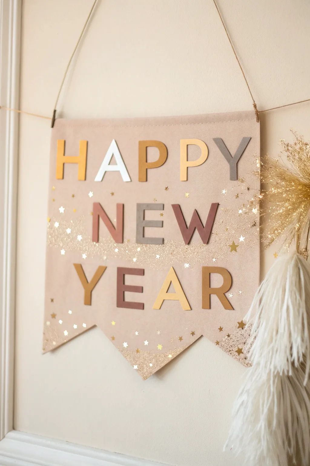 Welcome the New Year with minimalist elegance and a touch of sparkle! #HandcraftedBeauty #NewYearDecor