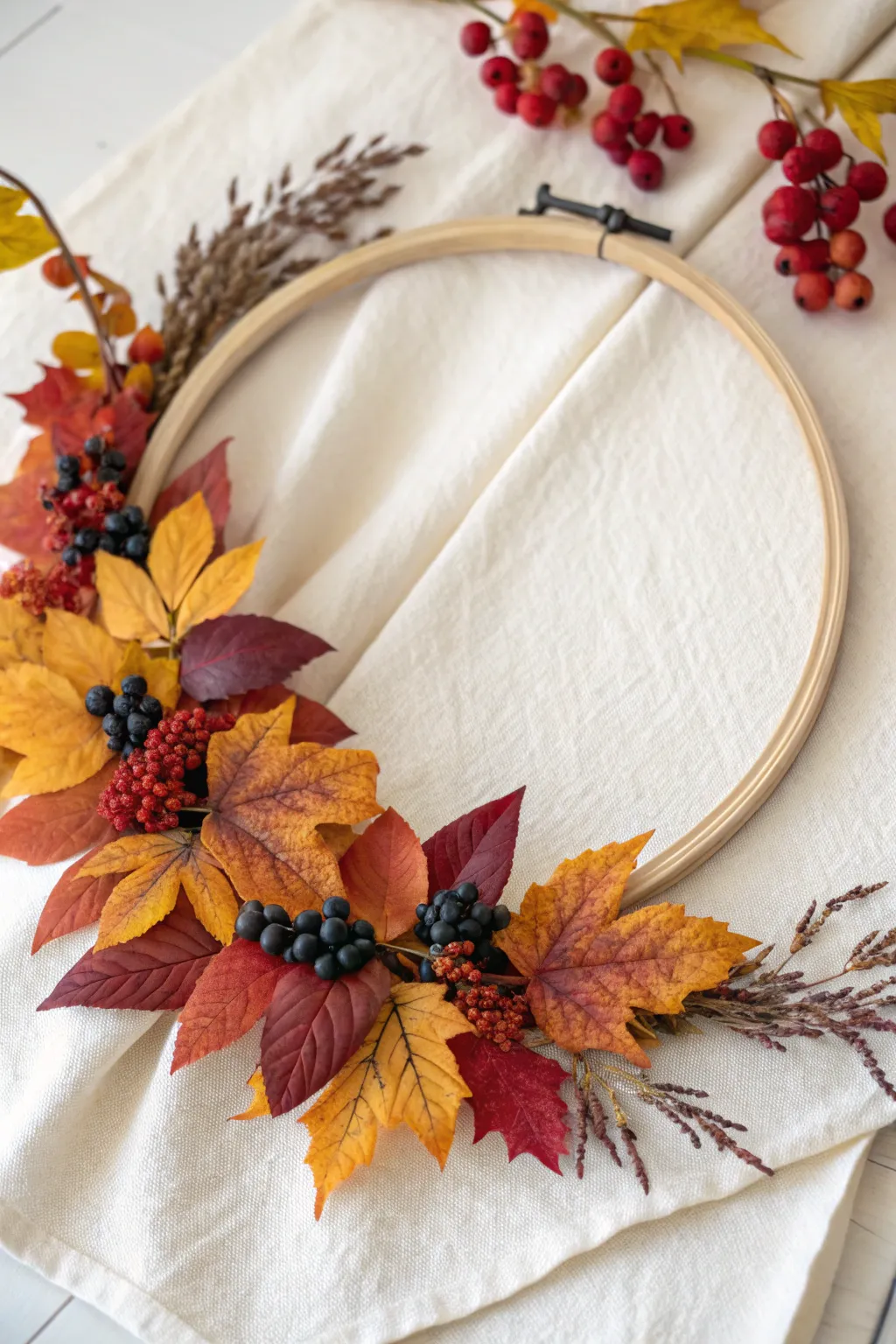 Elevate your autumn decor with this handcrafted wood hoop wreath—where Scandinavian minimalism meets boho charm.