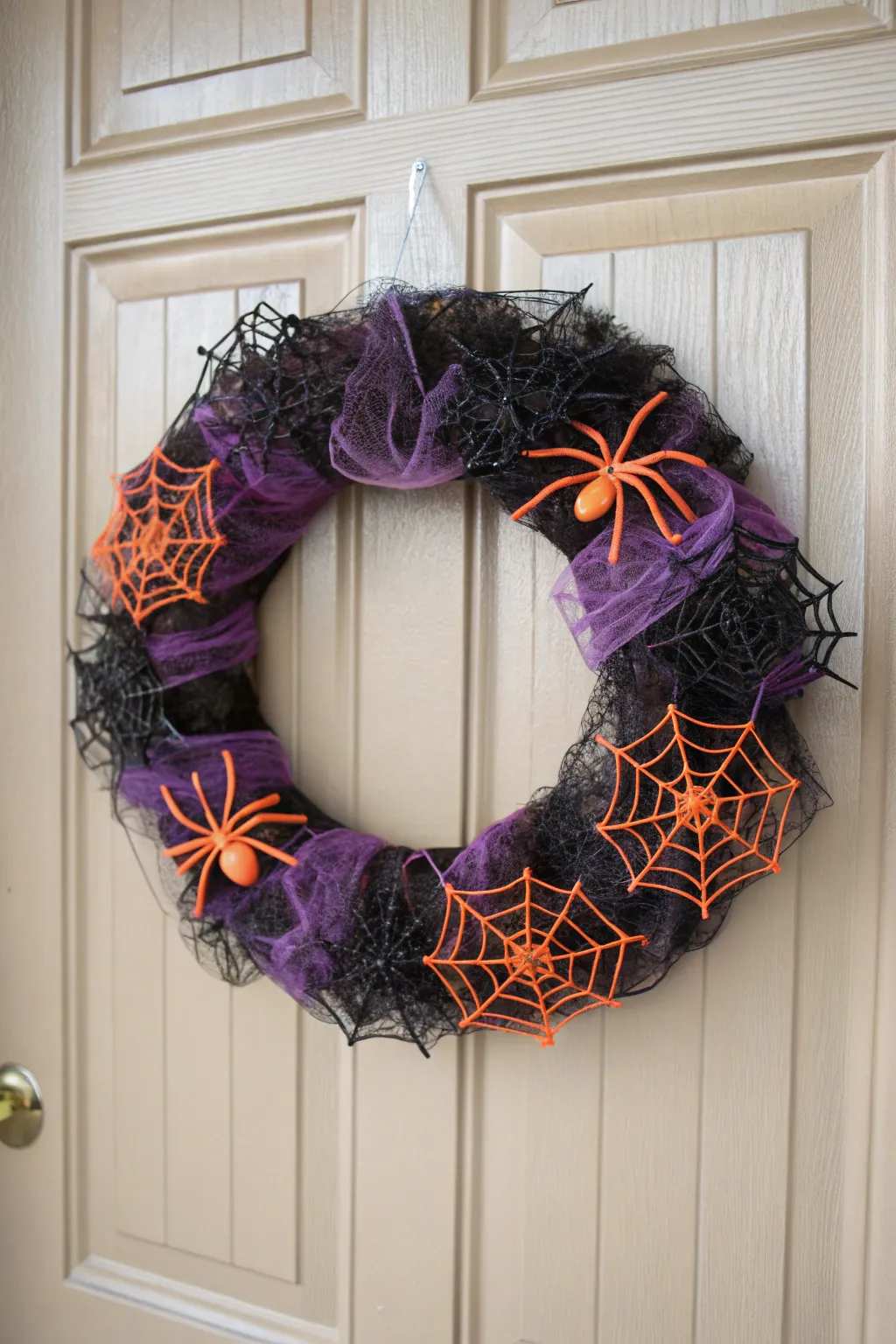 Elevate your Halloween decor with this hauntingly beautiful deco mesh wreath, blending minimalist elegance with a touch of spooky charm. 🎃🕷️