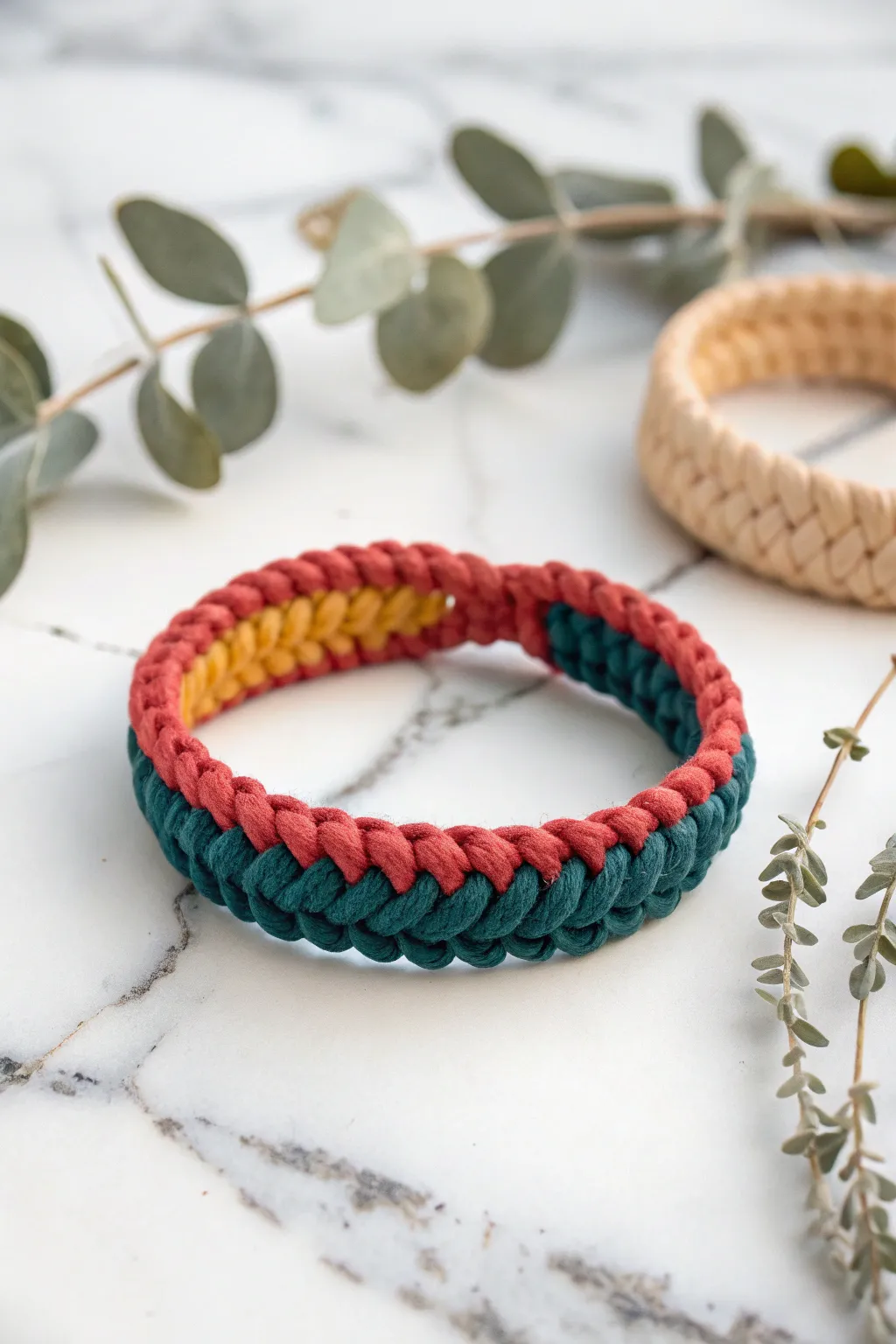Embrace the bold simplicity of color block style with this handcrafted rubber band bracelet. Perfect for making a statement!