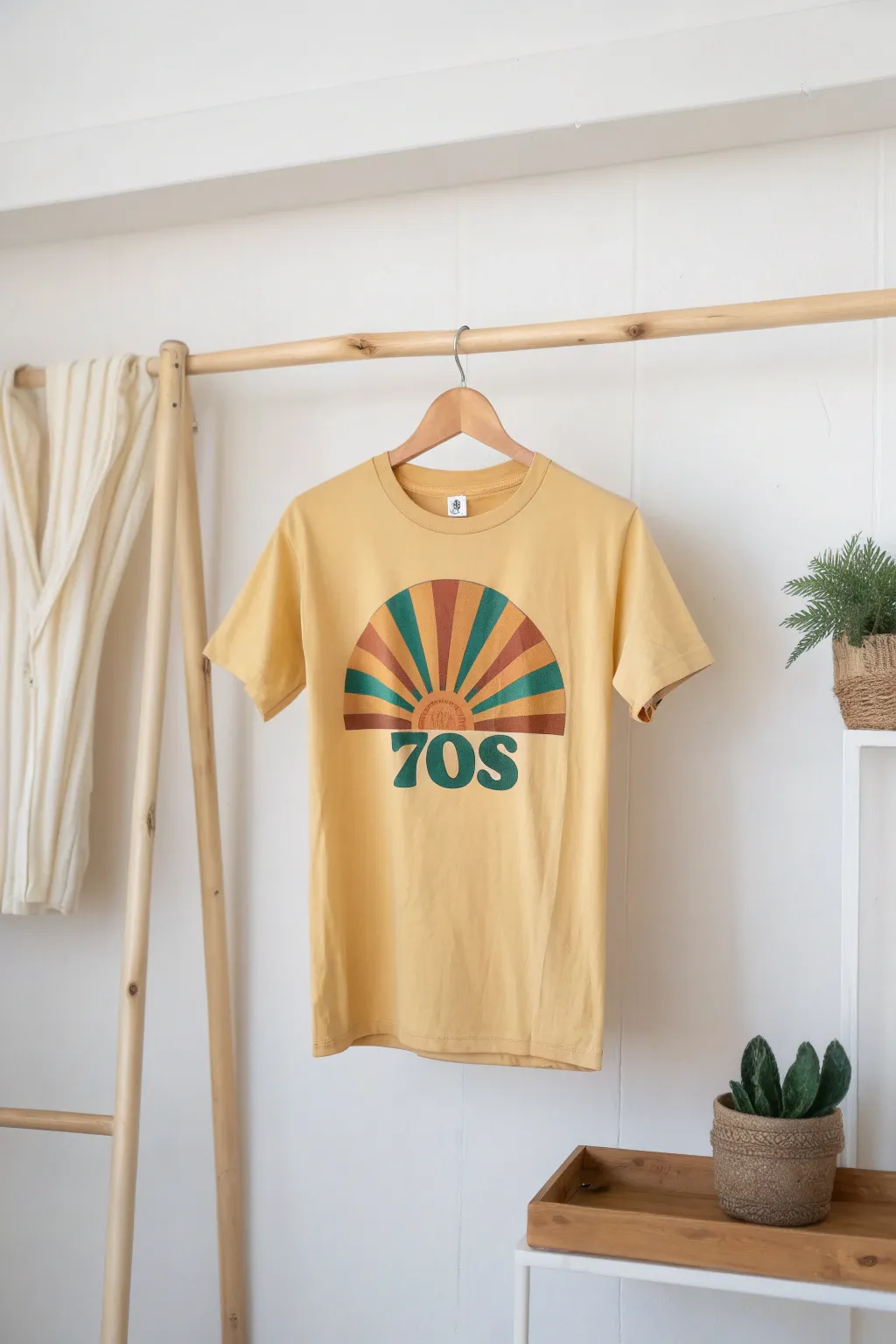 Embrace the allure of the '70s with a touch of Scandinavian minimalism. 🌞 #VintageVibes #RetroChic #ScreenPrintingArt