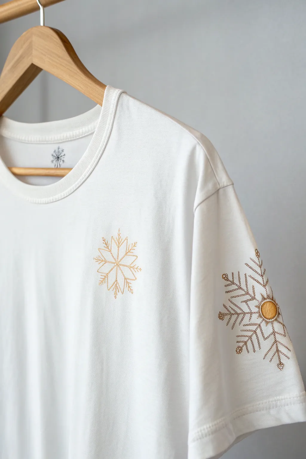 Celebrate every season in style with this beautifully embroidered t-shirt, where simplicity meets natural elegance.
