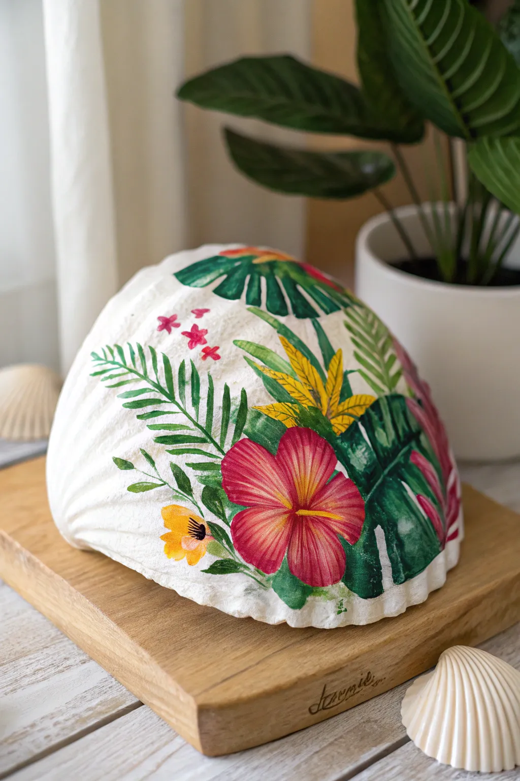 Bring the tropics home with vibrant seashell artistry!