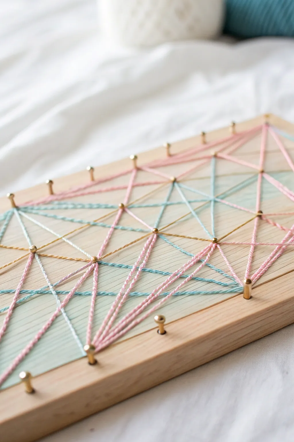 Discover the art of simplicity with DIY string art—a perfect blend of elegance and craftsmanship!