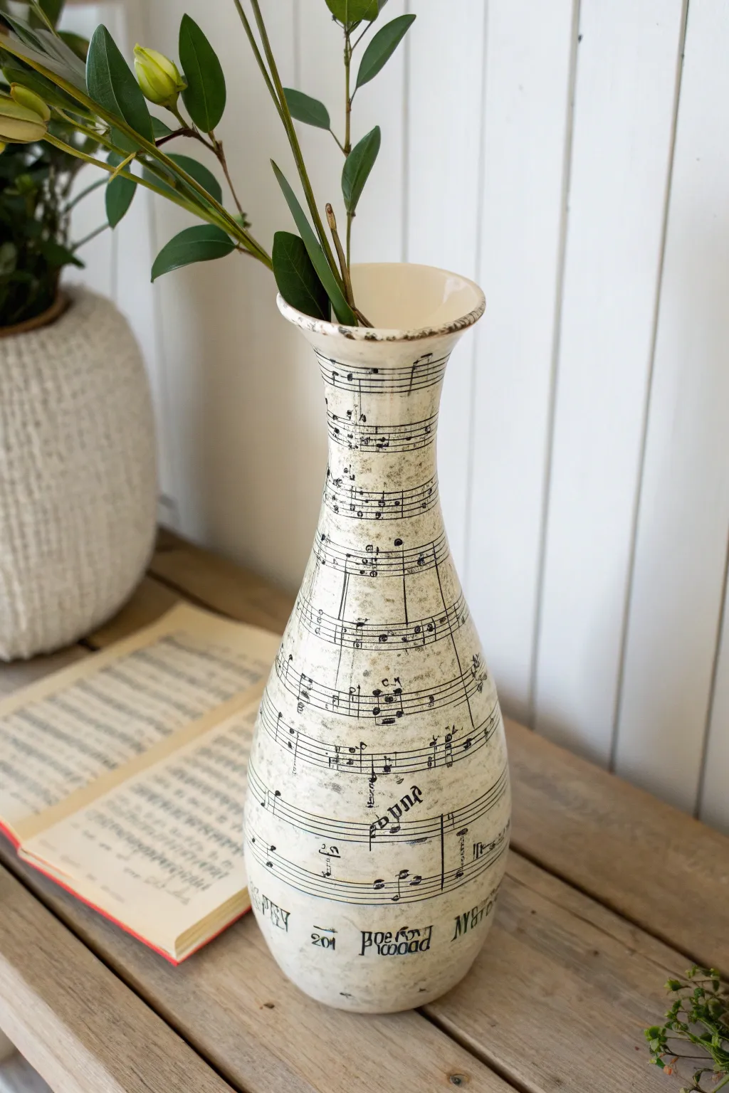 Harmonize your decor with a touch of musical elegance. 🎶