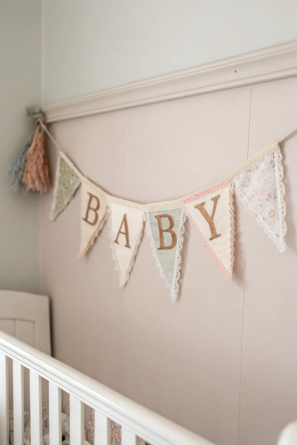 Craft your love: A personalized name banner that brings warmth and personality to your nursery.