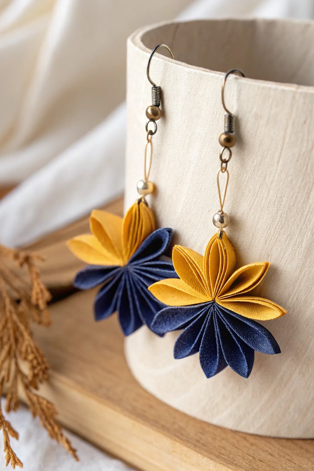 Discover the art of elegance with these stunningly crafted paper earrings—a perfect blend of Scandinavian minimalism and Boho allure.
