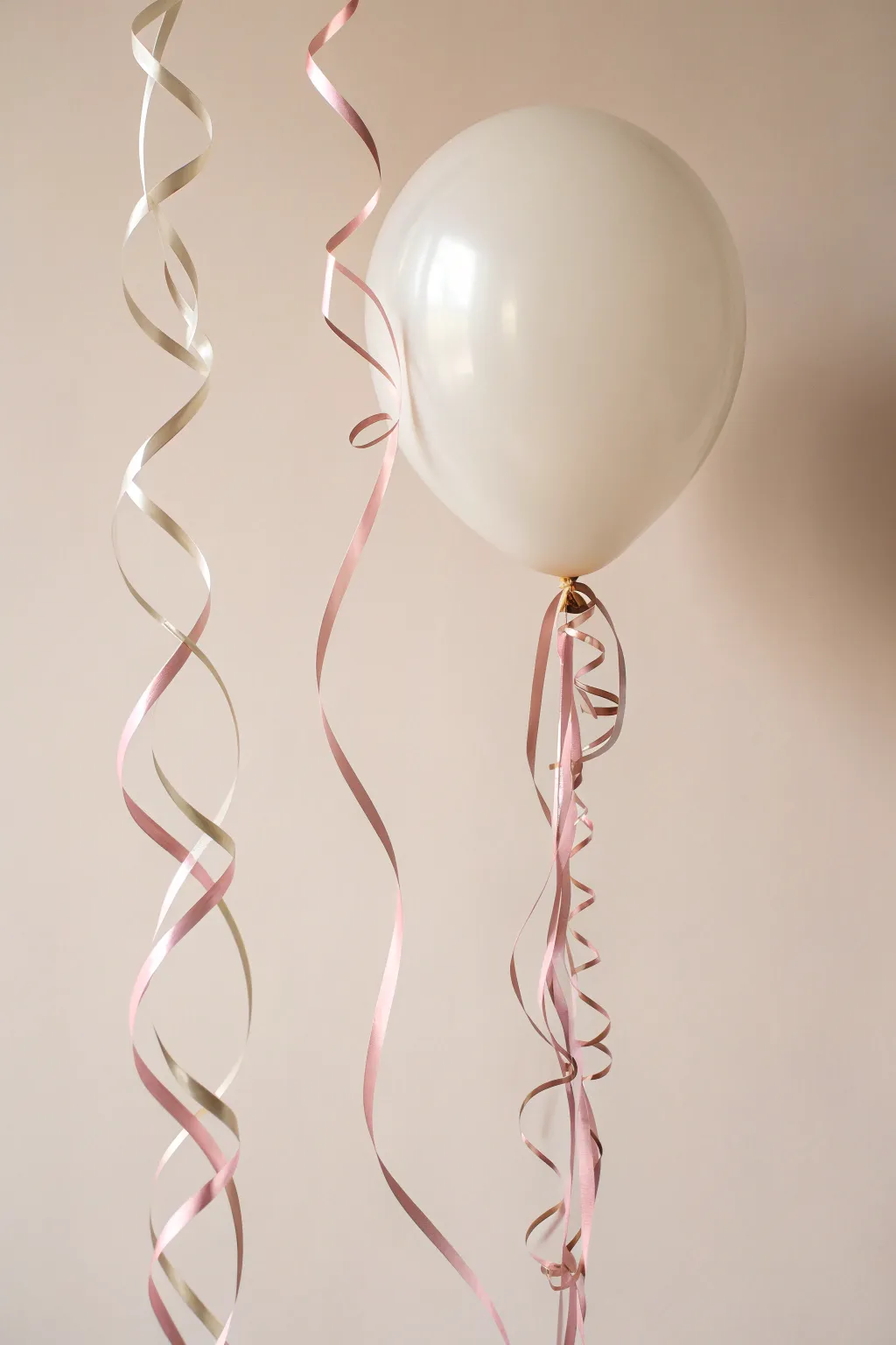 Elevate your celebration with whimsical balloon streamers.