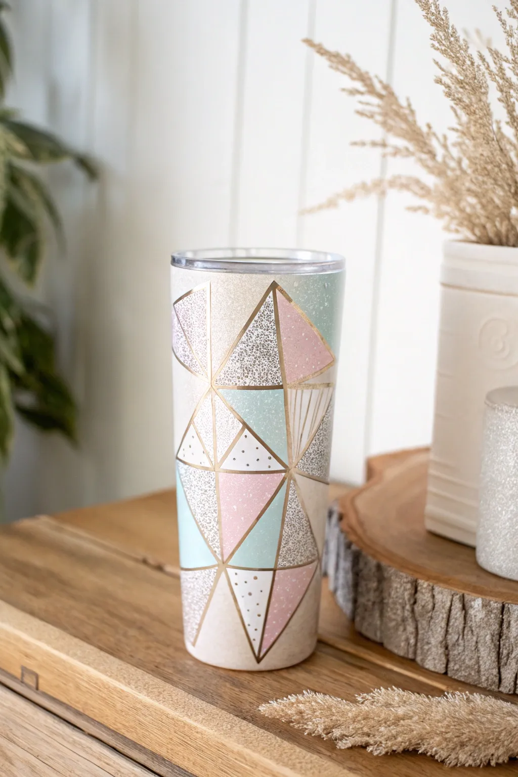 Chic and trendy: Elevate your style with this geometric glitter tumbler. Perfect for adding a touch of sparkle to your day!