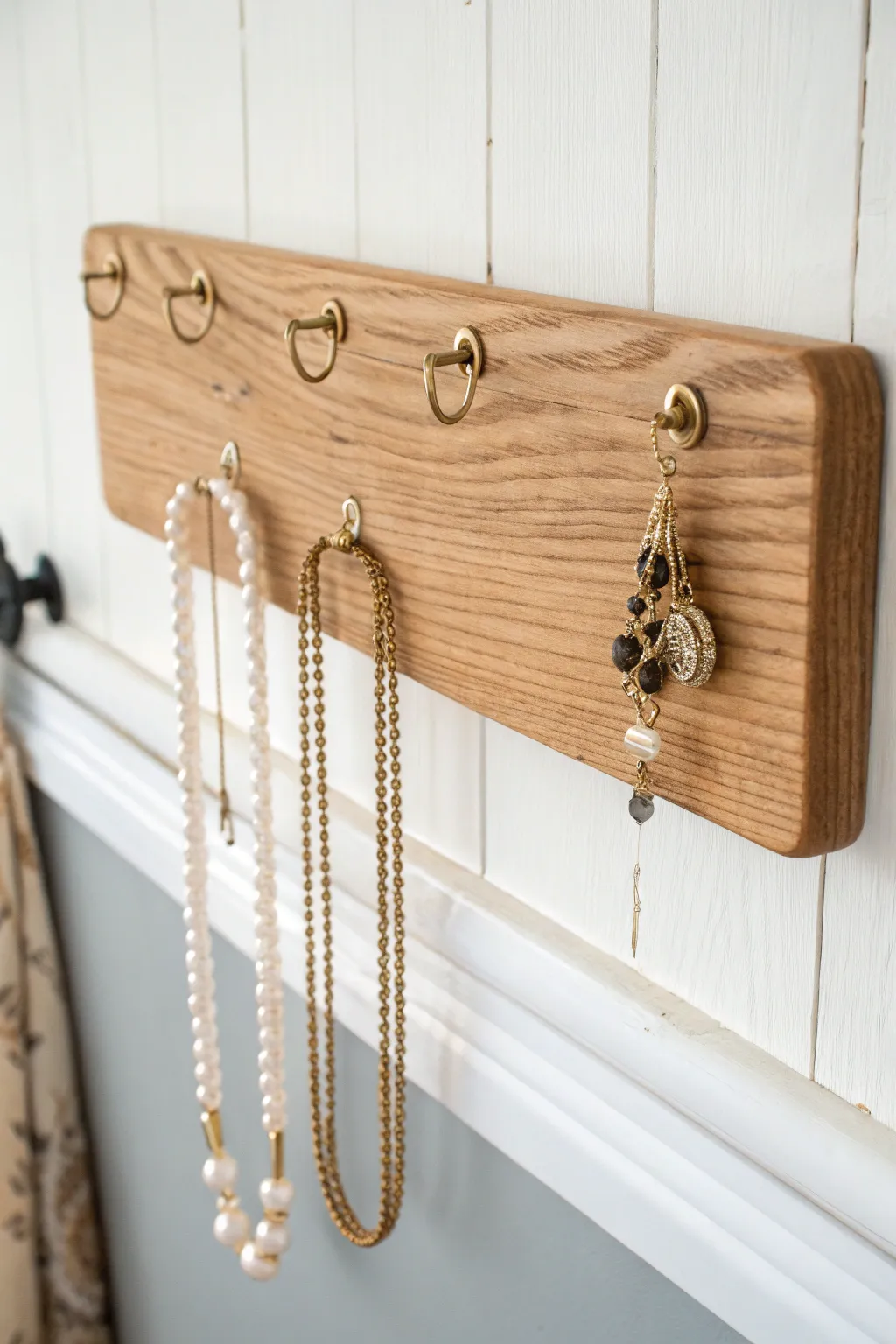 Elevate your jewelry display with rustic elegance and minimalist flair.