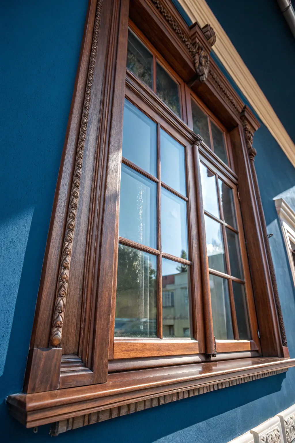 Experience tranquility with expertly crafted soundproof windows.