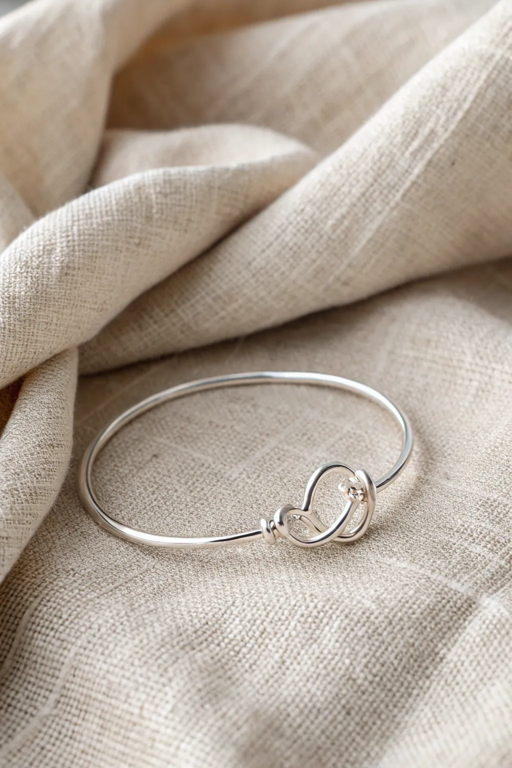 Elegance in simplicity: Discover the beauty of the Minimalist Love Knot bracelet, a symbol of timeless connection.