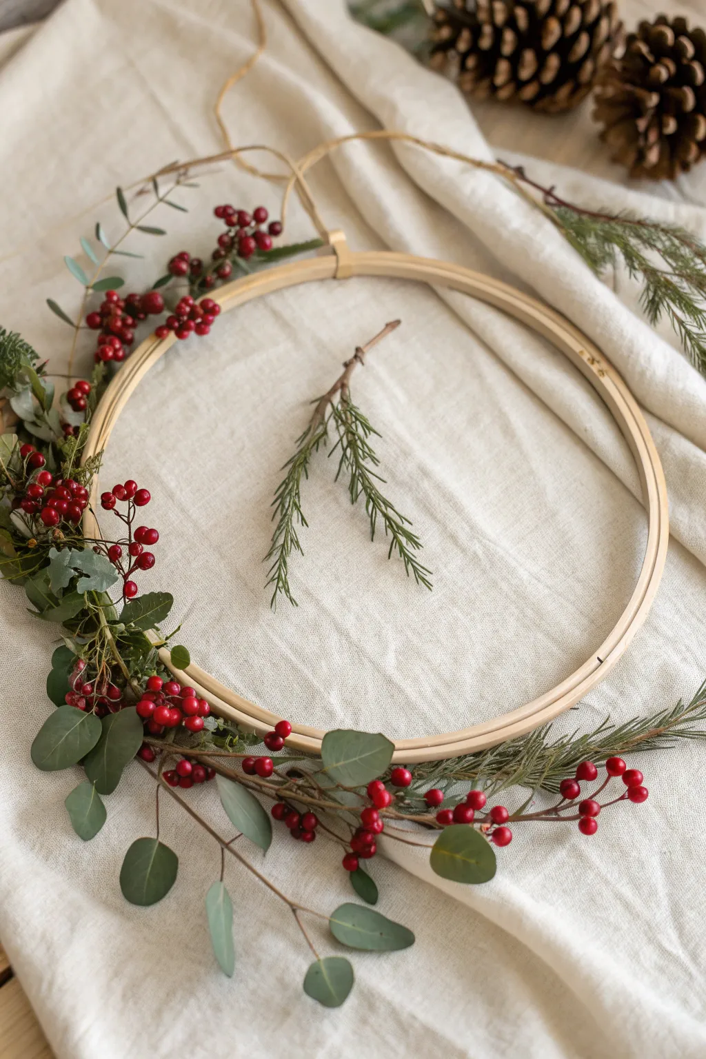 Embrace the beauty of nature with this minimalist Christmas hula hoop, perfect for adding a touch of boho elegance to your festive decor.