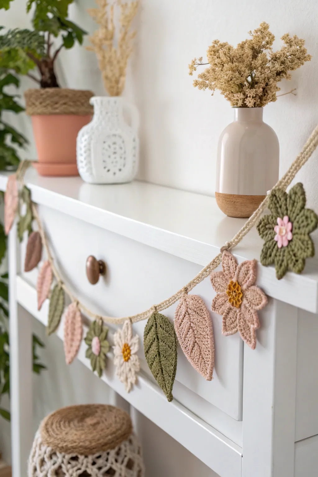 Add a touch of seasonal charm with this beautifully crafted crochet garland, the perfect blend of simplicity and elegance.